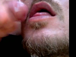 Hung uncut hairy daddy in the park blows on my tongue