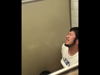 トイレでフェラ