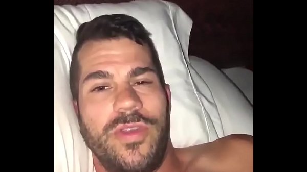 Acordando de pau duro