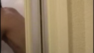 学生勉強中に…3