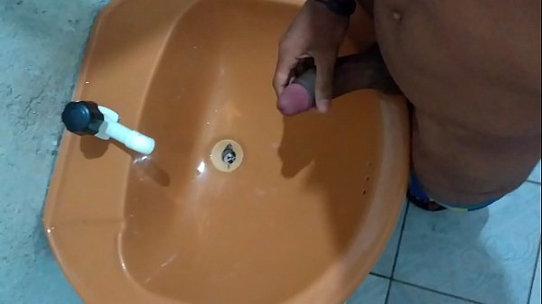 Novinho gostoso gozando muito