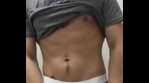 Boy bate uma punheta escondido no trabalho