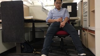 Chinese / Singaporean (?) guy jerking off at office, gay young Asian  cam