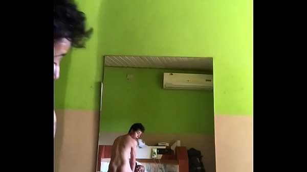 NEGÃO MADURO FODENDO NOVINHO