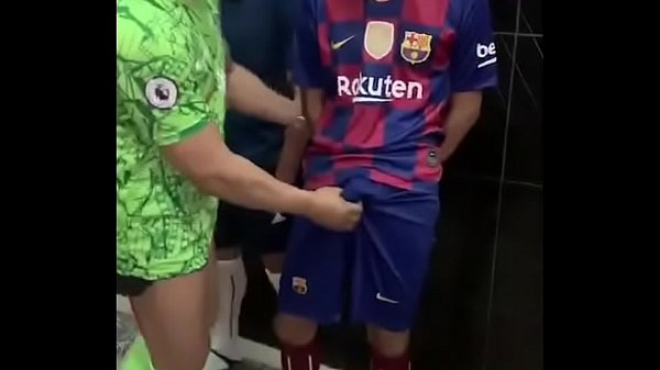 Técnico safado exibindo os jogadores (Parte 1) amateur gay porn tube