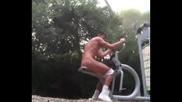 Usando o consolo em publico amateur daddy gay porn