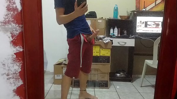 De pau duro sem cueca