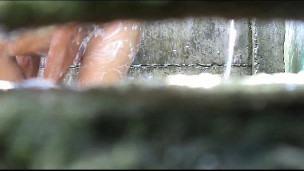 Delicia de  caminhoneiro no banho no posto