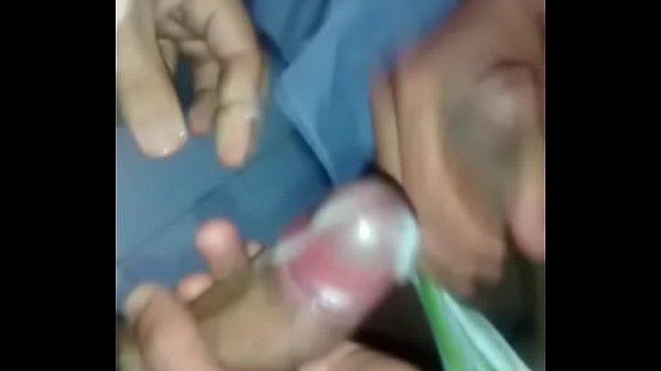 Gozando no pau do amigo