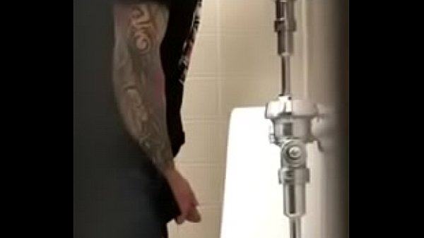 Handsome tatooed man pissing https://nakedguyz.blogspot.com