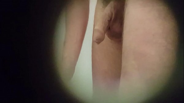 Le mec d’à coté me montre sa queue