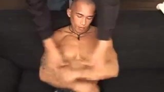 Macho asiatico se deja adorar, young Asian gay sex