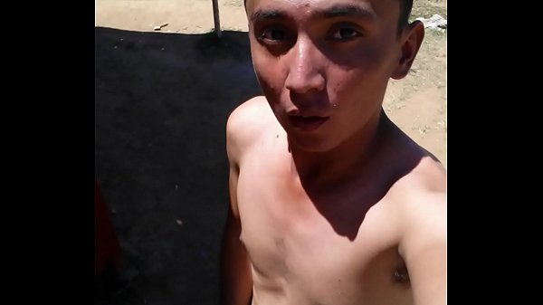 Masturbandome en publico en la calle en  el campo de football