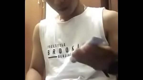 Trai đẹp cơ bắp thủ dâm vừa rên vừa sướng đến tận mây xanh