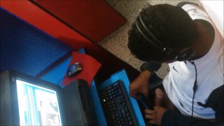 Verga negra y gorda en el ciber!!!!!!…..deliciosa!