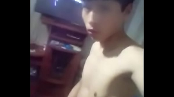 Chico de colegio se masturba 04