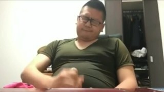 ぽっちゃりメガネ君オナニー