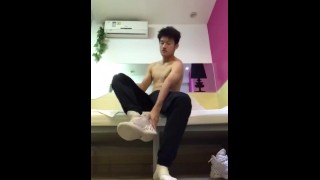 性感白袜运动鞋小哥激射给你看