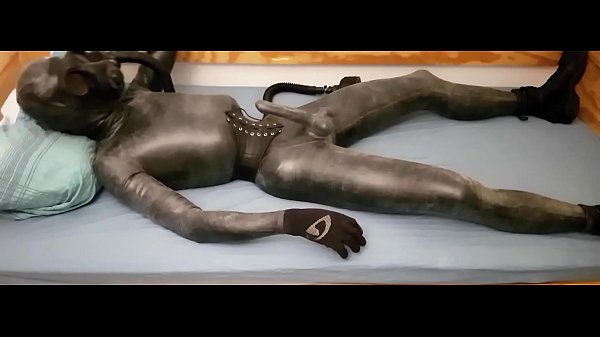 gaymanslaves.com gay slave in latex will do anything