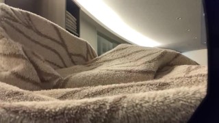 【個人撮影】共同寝室で筋肉質日本人が隠れながらオナニー