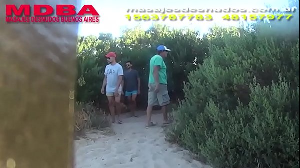 PASEANDO POR PLAYA NUDISTA