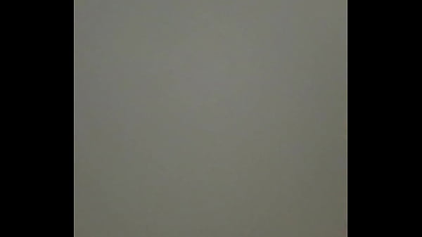 Me la chupan en baño publico glory hole