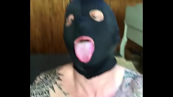 Vrai belle pute à jus et PD bouffeur de queues et qui avale le sperme de tous les mecs