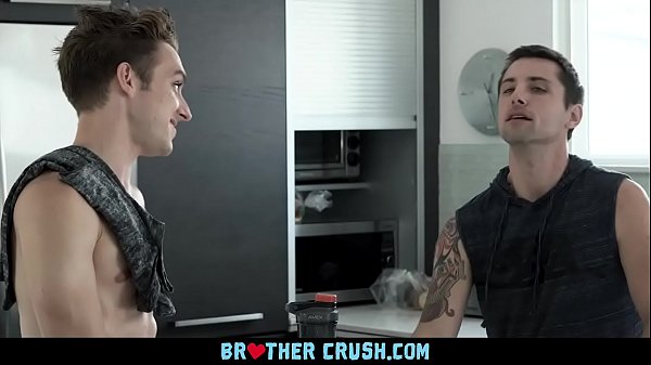 BrotherCrush – Fit Boy Barebacks His Older Stepbrother’s Throbbing Asshole