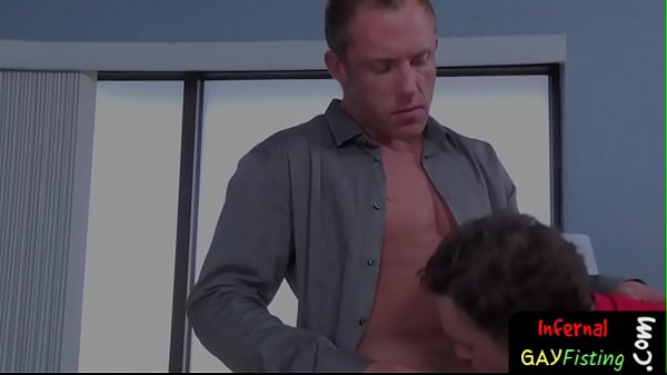 Dicksucking sub fisted by older top